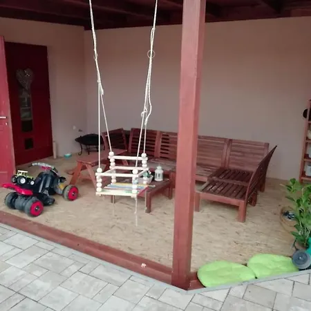 Velky Dum S Krasnou Zahradou Kobylí